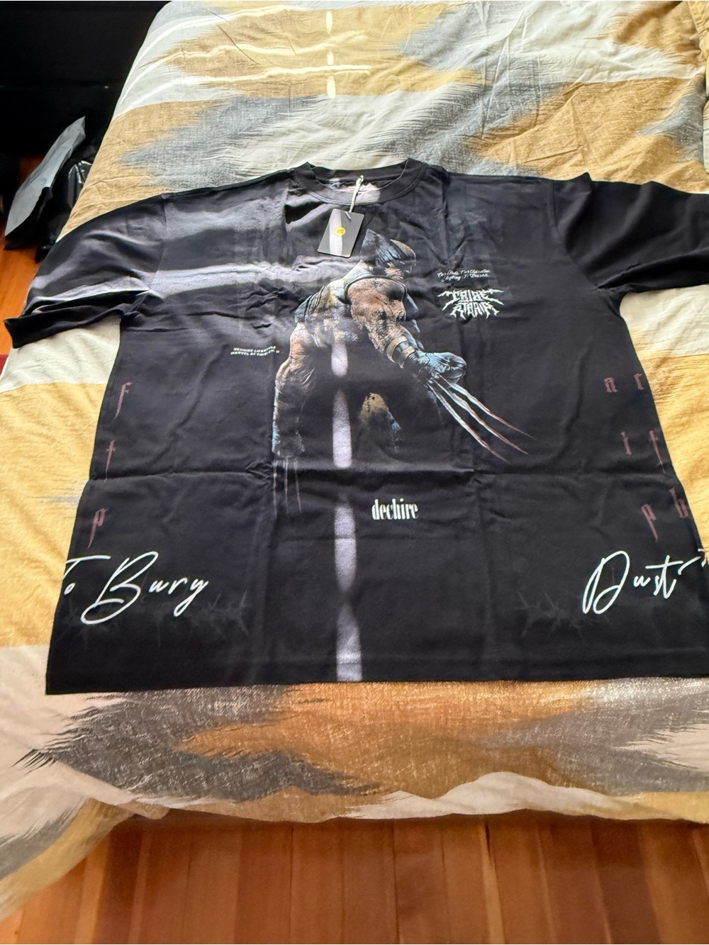 Dechire Lifestyle Wolverine Black Short Sleeve Graphic Tee with Claw Artwork